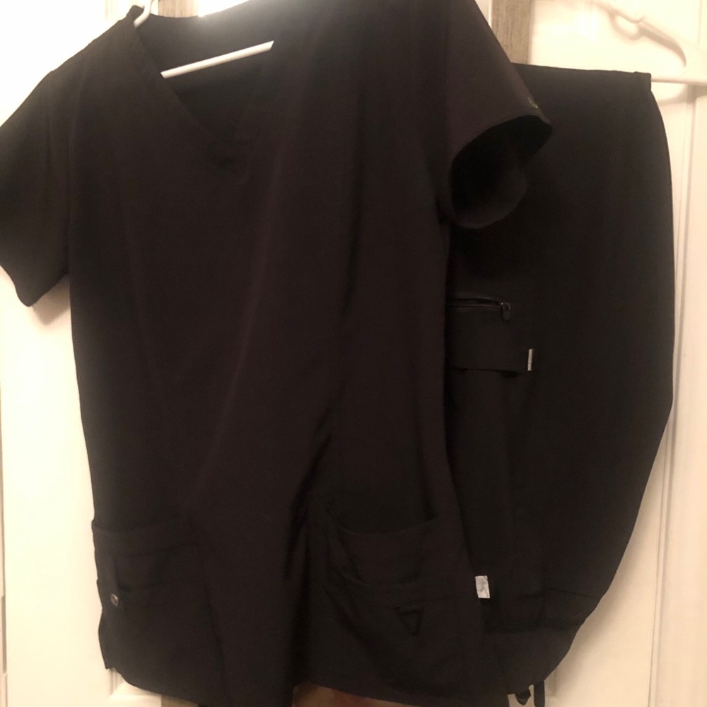 Black scrub set